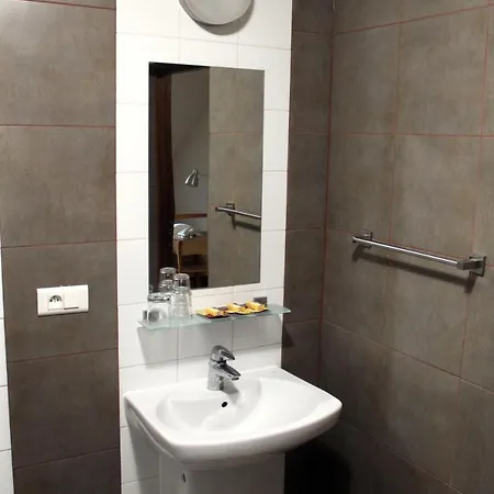 Dom Gosci Opactwa Benedyktynow Мотель Tyniec