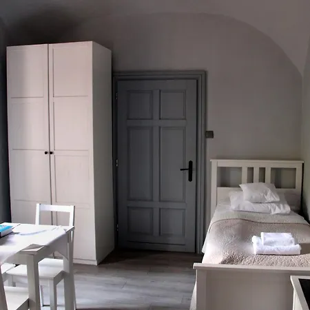 Dom Gosci Opactwa Benedyktynow Motel 3*